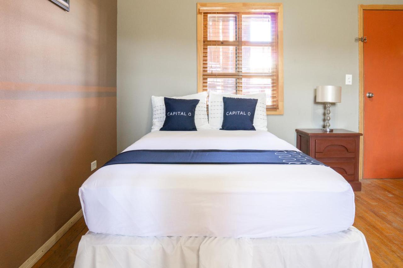 Capital O Hotel Villa Azura 特卡特 外观 照片